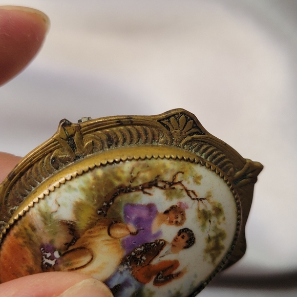 Victorian Hand Painted Porcelain Portrait Brooch. Gold Tone. Man & Woman Cameo - Picture 5 of 9